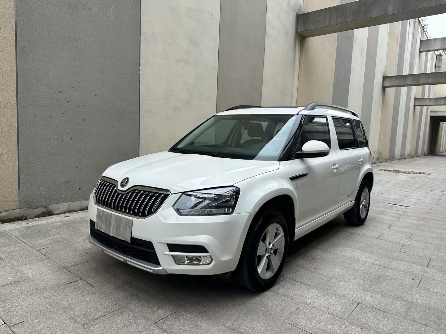 Skoda Yeti (Imported) 2015 car image 