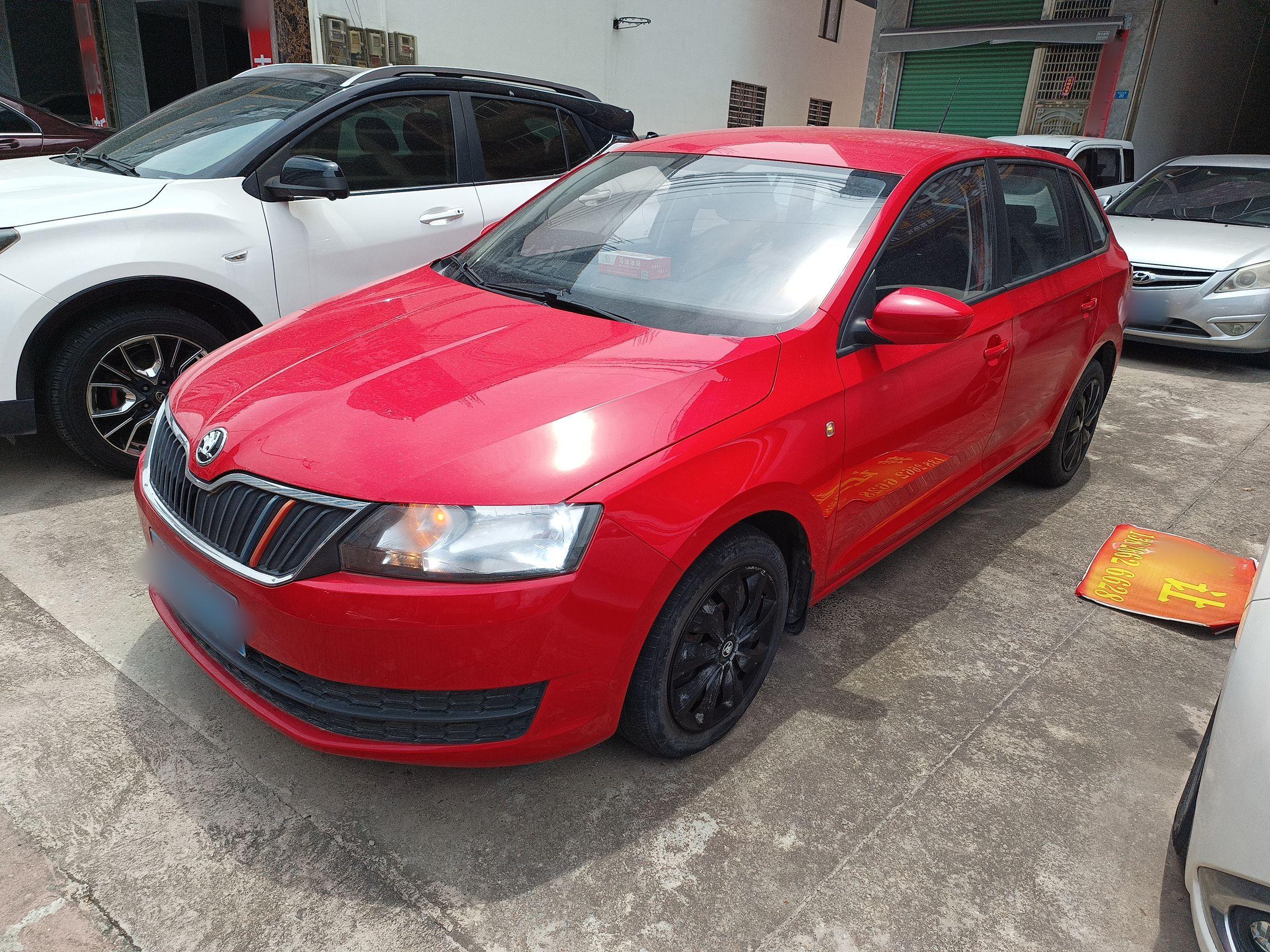 Skoda Rapid Spaceback 2015 Skoda Rapid Spaceback 2015 car image