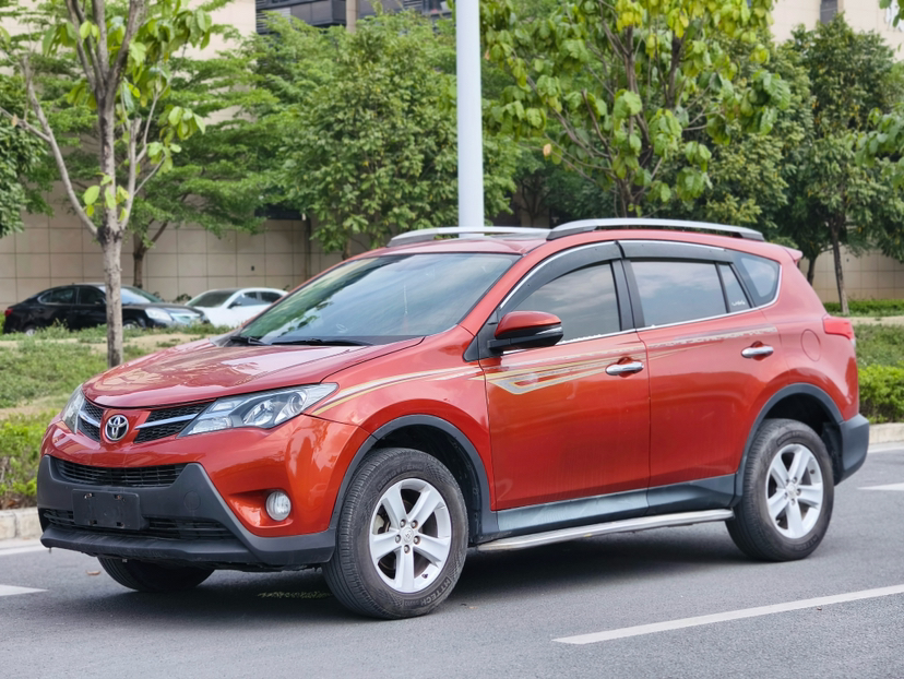 Toyota RAV4 (Imported) 2014 Toyota RAV4 (Imported) 2014 immagine di auto