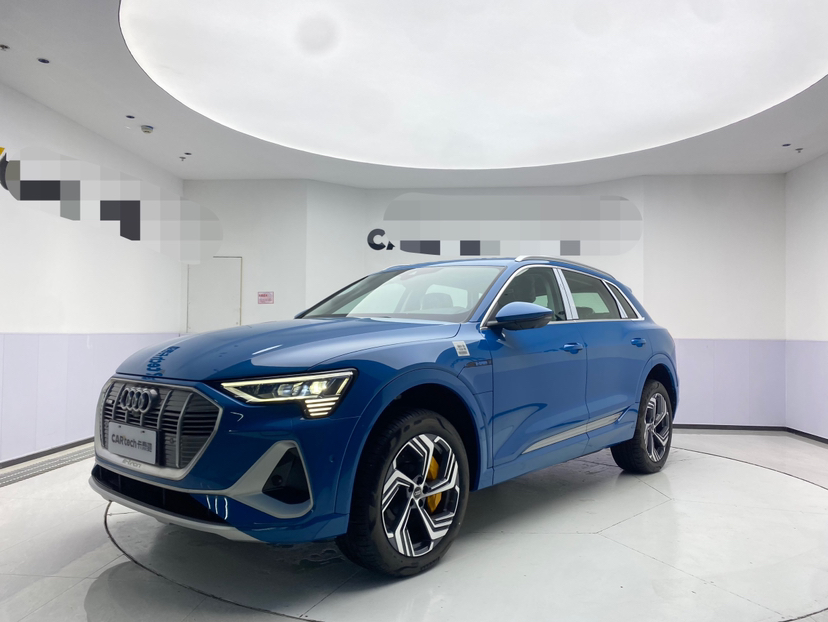 Audi e-tron car image 
