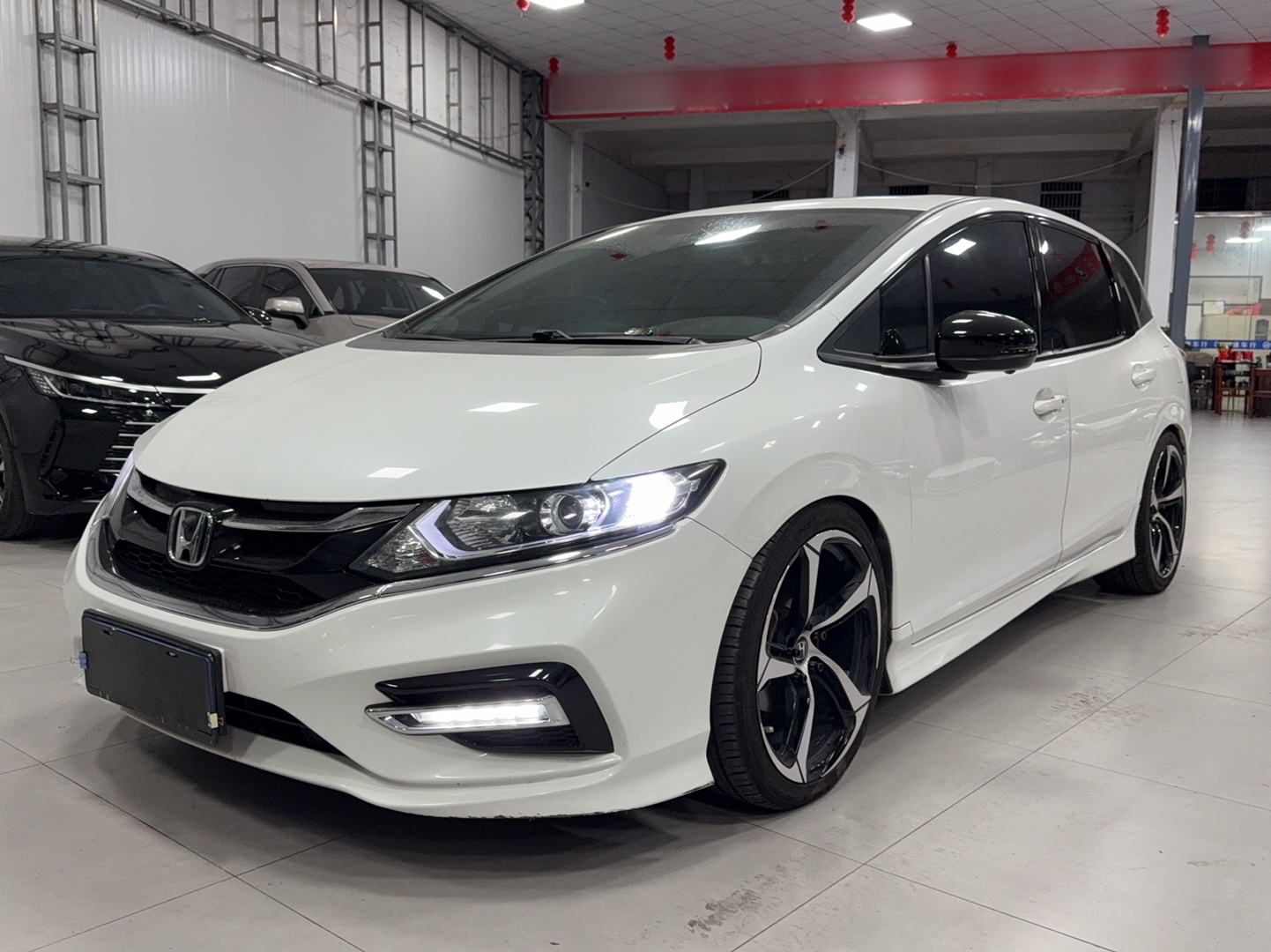 Honda Jade 2017 car image 