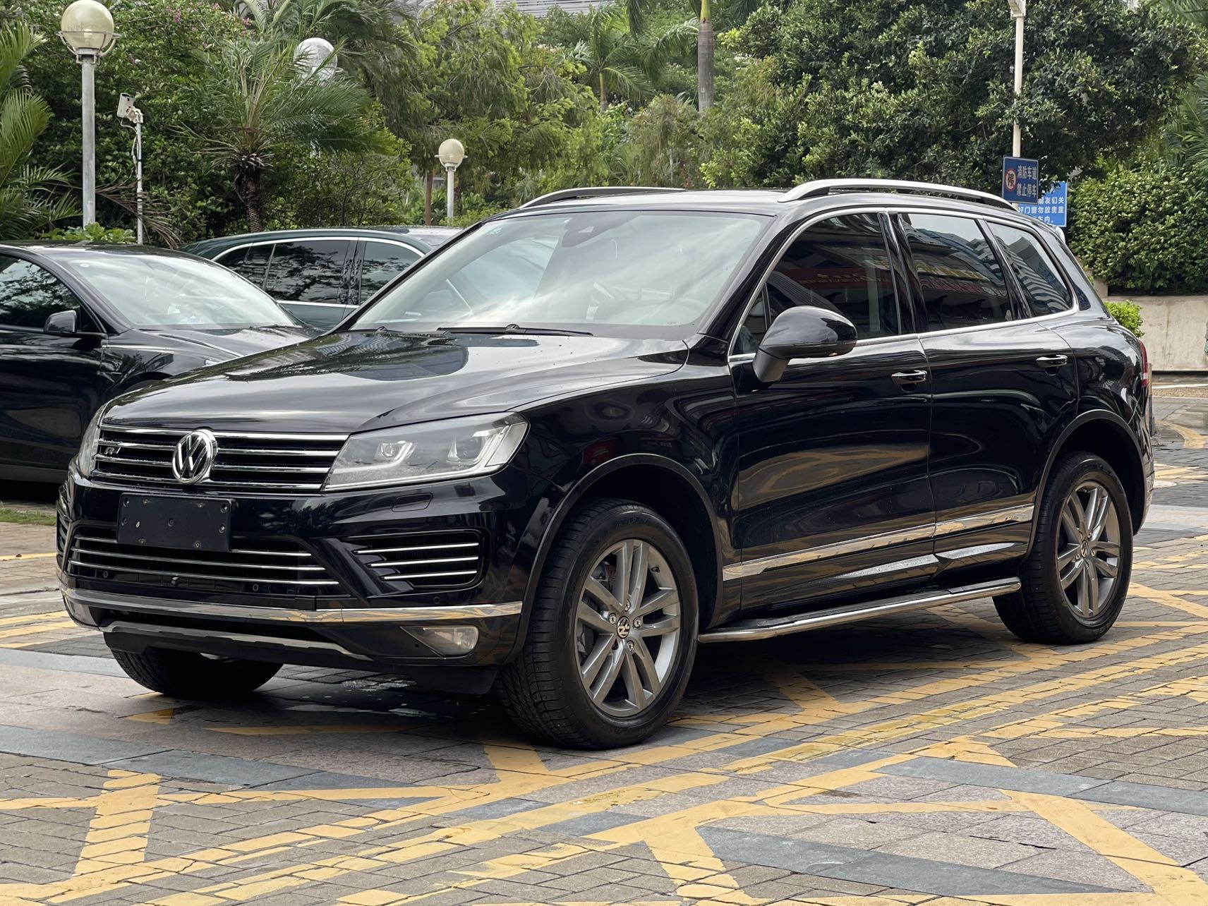 Volkswagen Touareg 2016 car image 