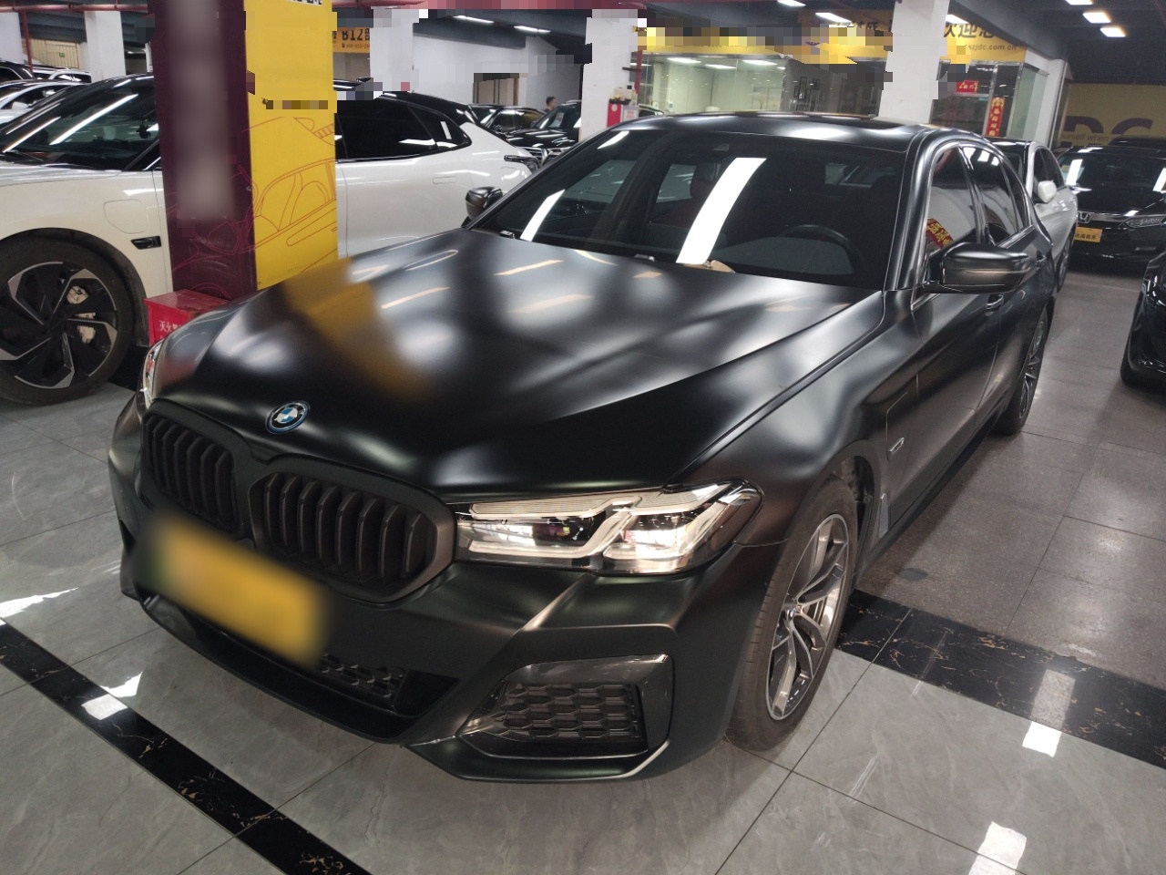 BMW M5 New Energy 2023 BMW M5 New Energy 2023 car image