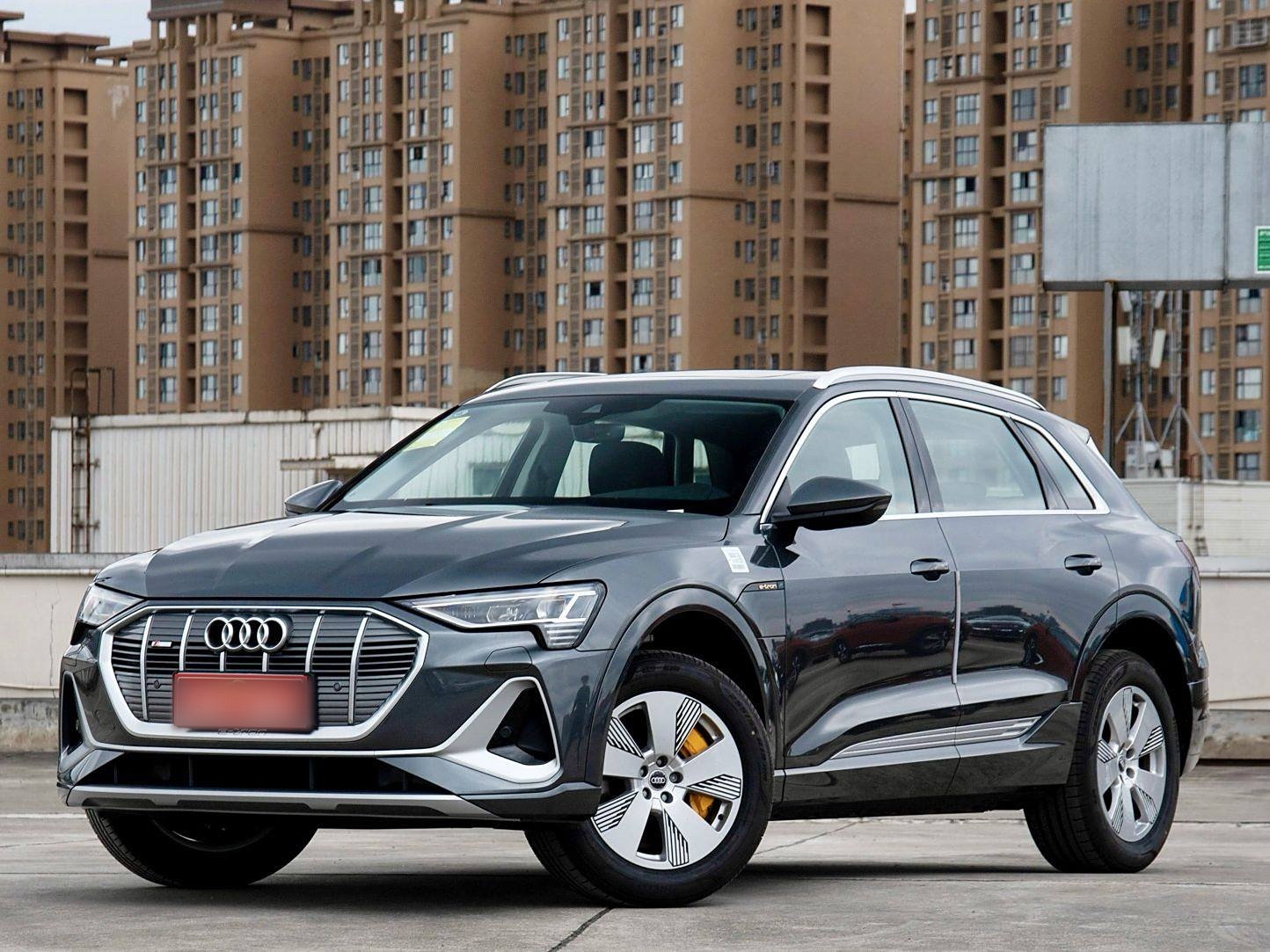 Audi e-tron car image 