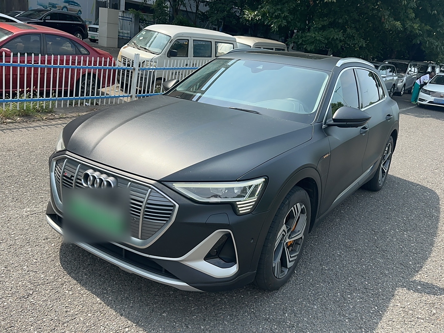 Audi e-tron 2021 car image 