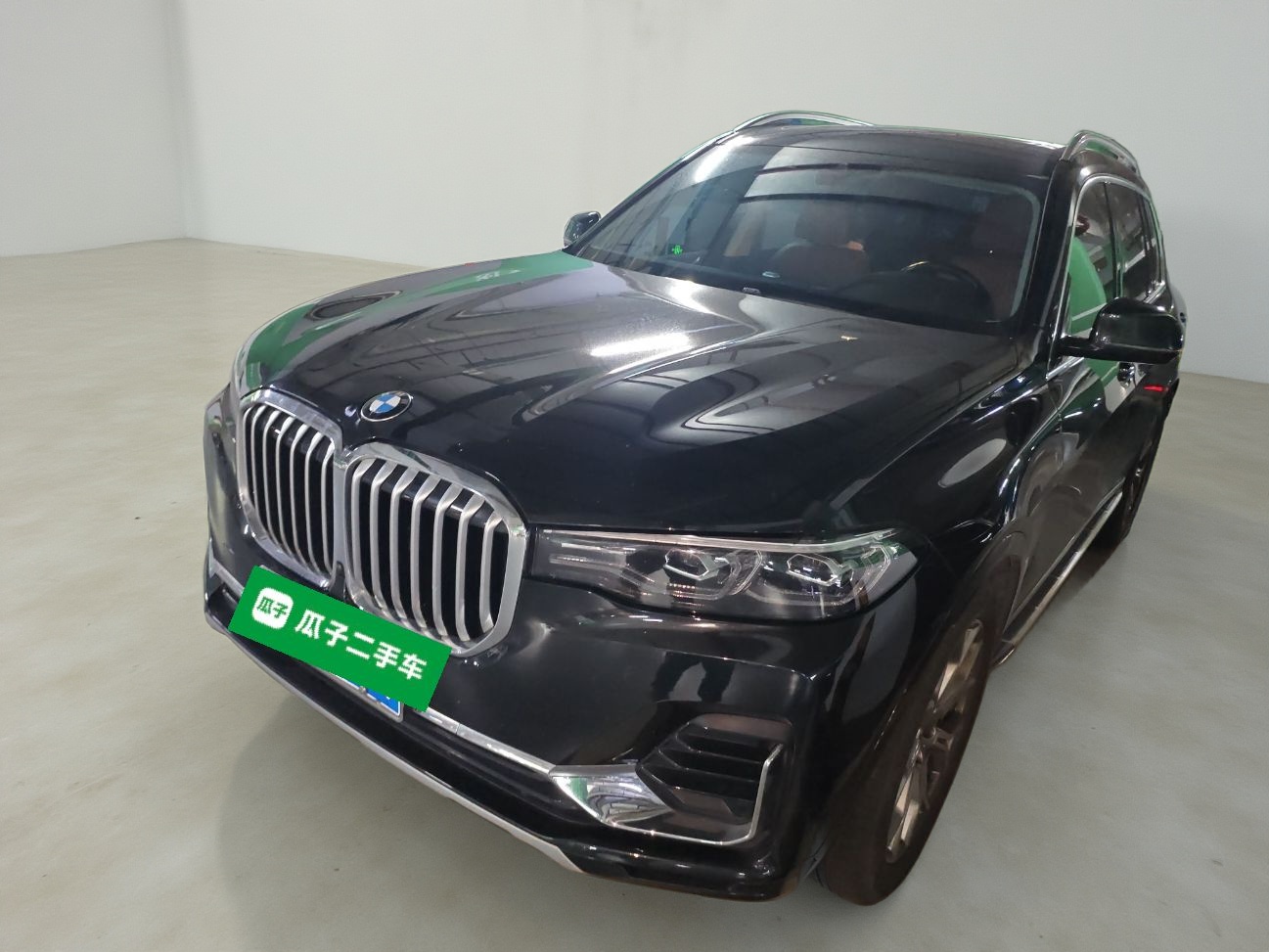 BMW X7 M60i 2021 car image 