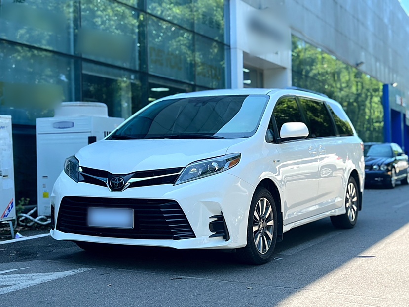 Toyota Sienna 2020 汽车图片 