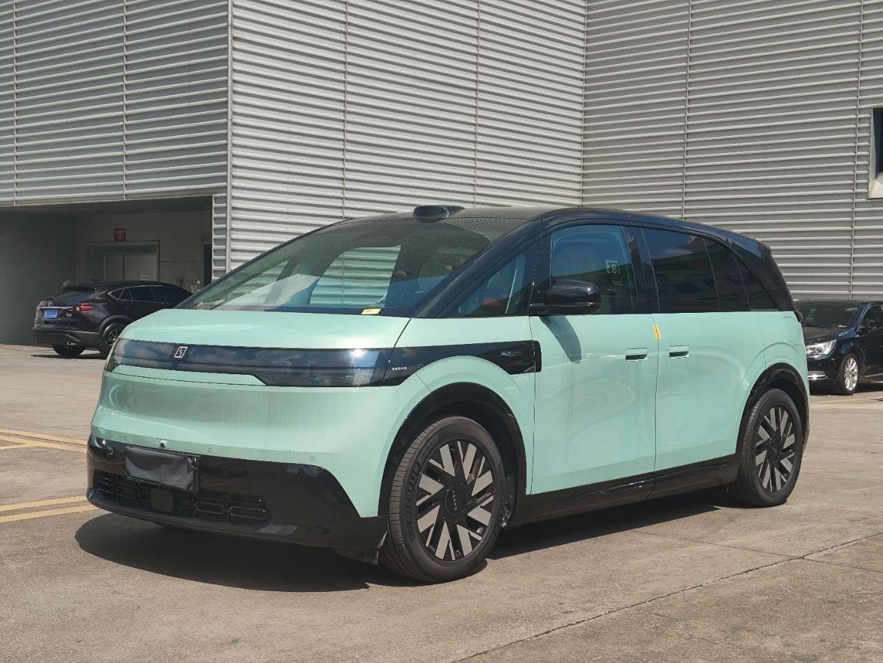 Zeekr MIX 2024 car image 