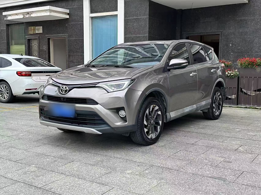 Toyota RAV4 (Imported) 2017 Toyota RAV4 (Imported) 2017 immagine di auto