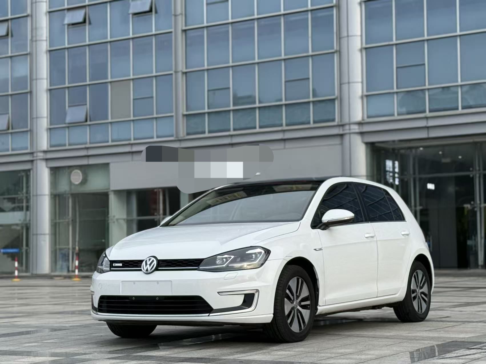 Volkswagen Golf Pure Electric 2020 Volkswagen Golf Pure Electric 2020 car image