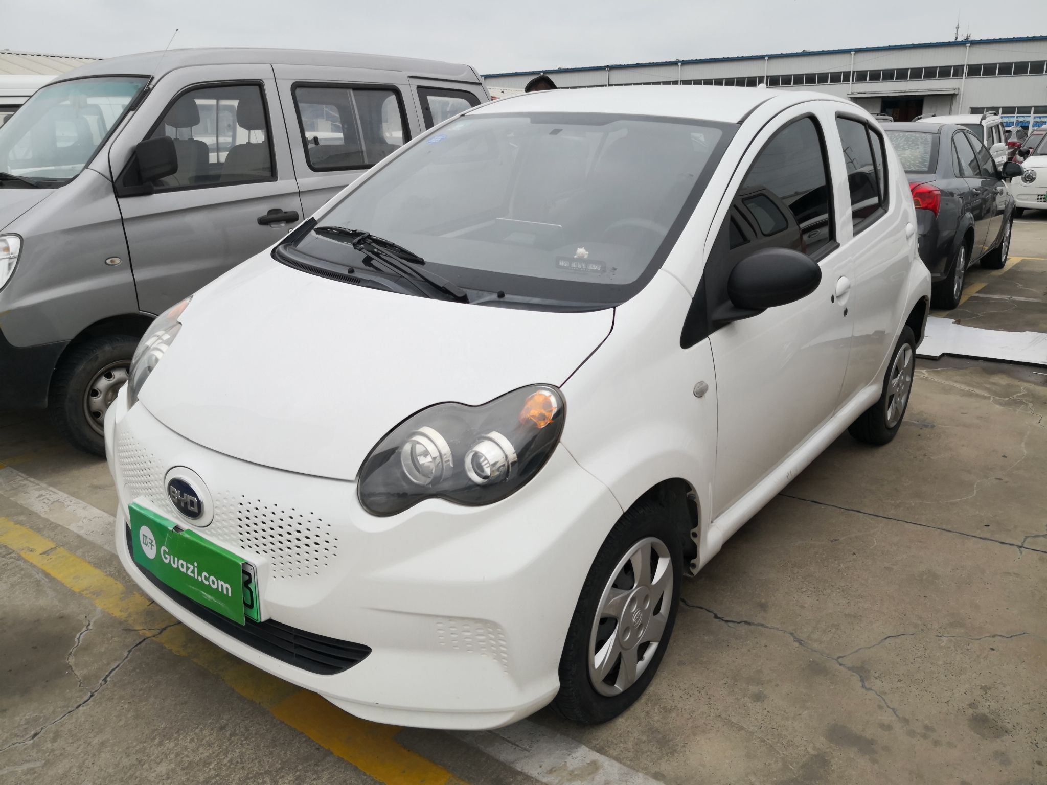 BYD e1 2019 car image 