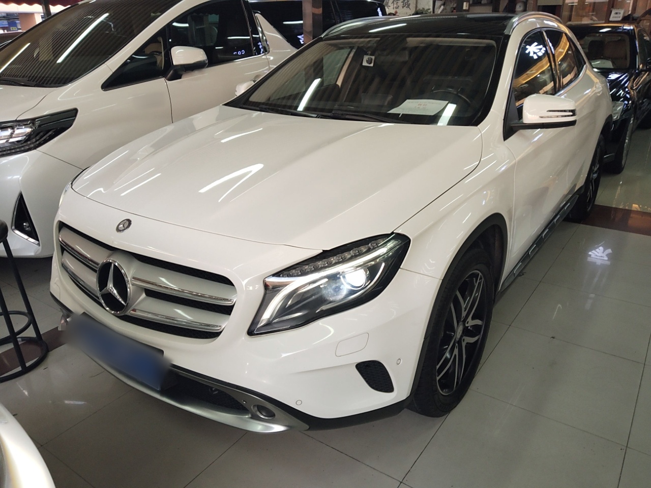 Mercedes-Benz GLA Class 2015 car image 