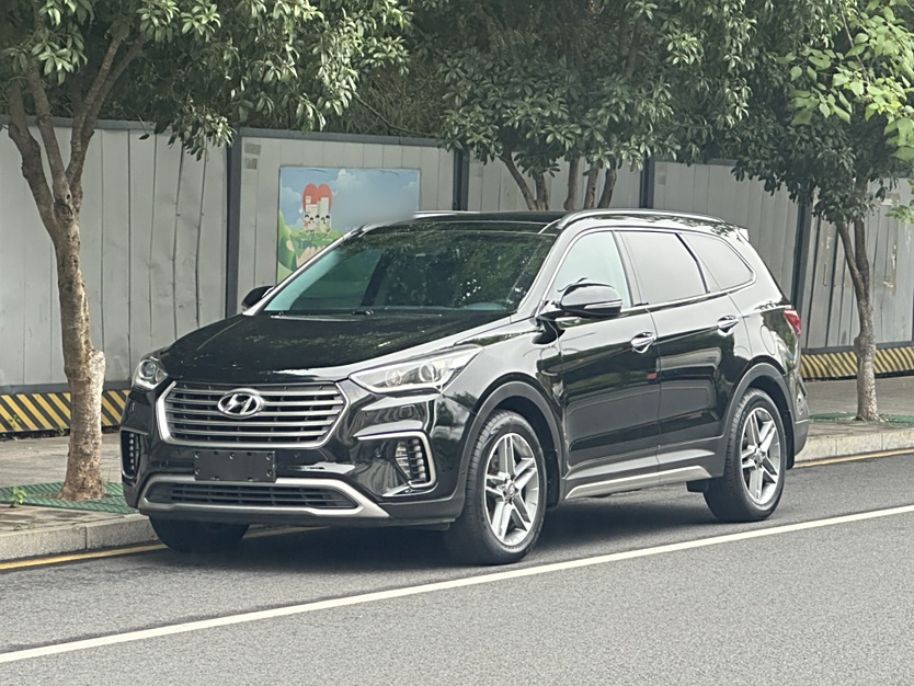 Hyundai Grand Santa Fe 2017 car image 