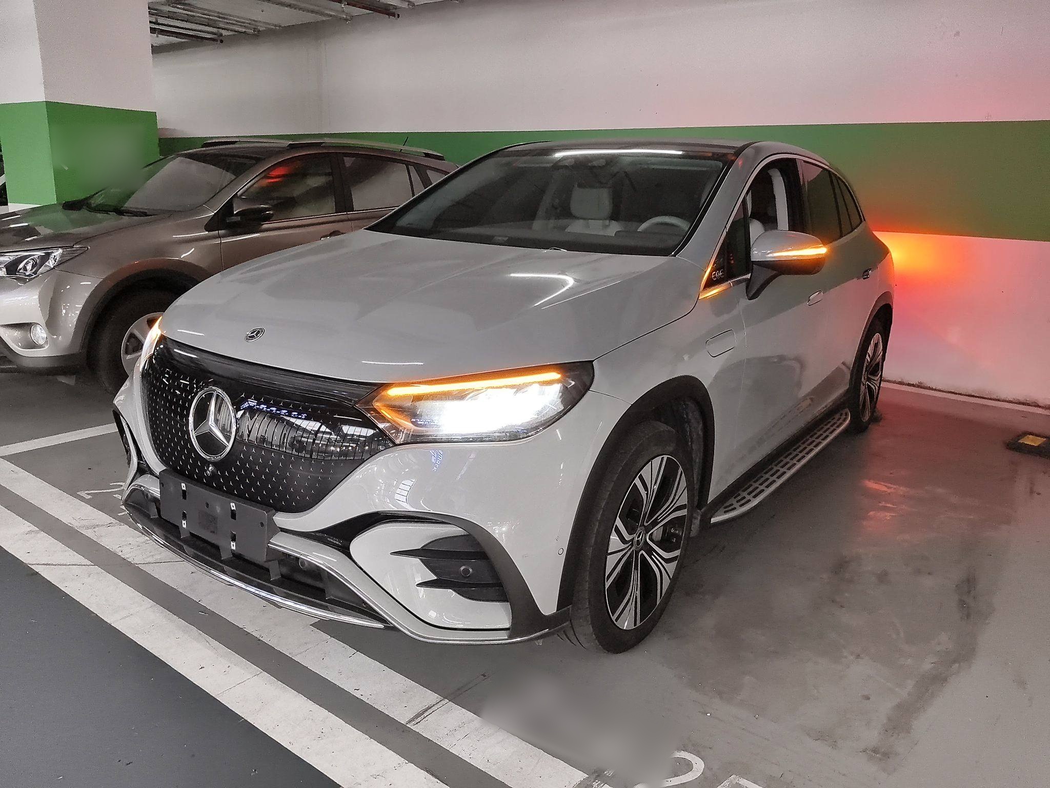 Mercedes-Benz EQE SUV 2023 Mercedes-Benz EQE SUV 2023 car image