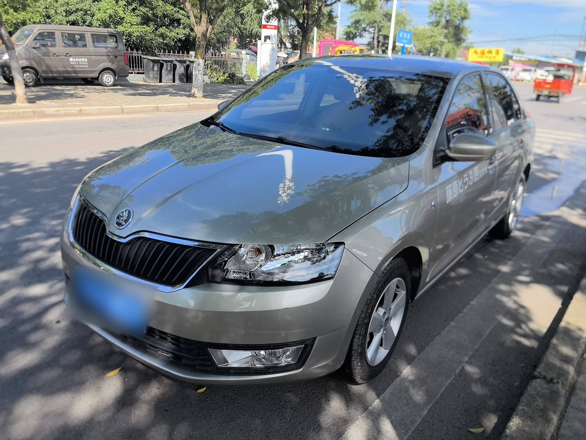 Skoda Rapid 2017 Skoda Rapid 2017 car image