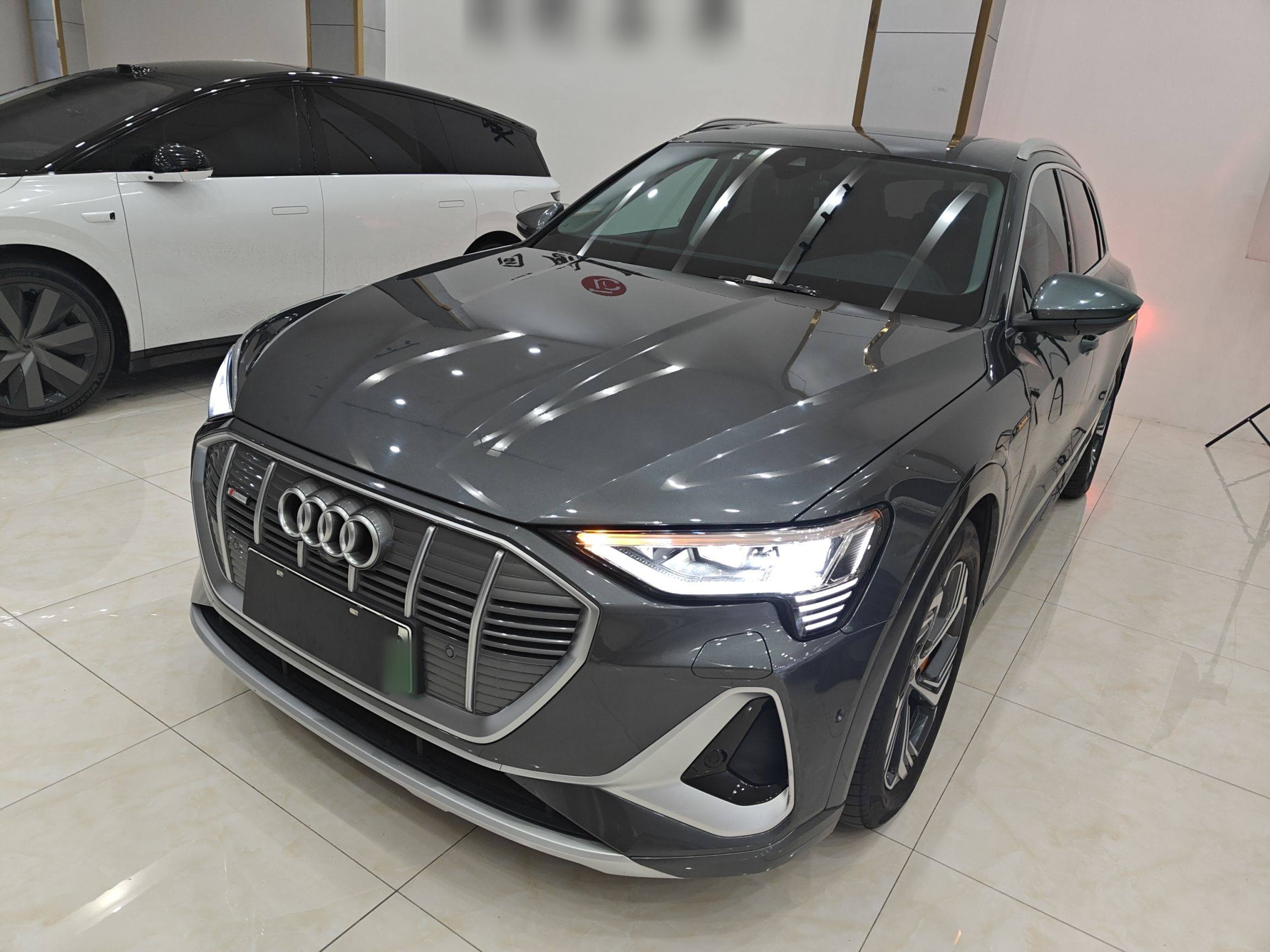 Audi e-tron 2022 car image 