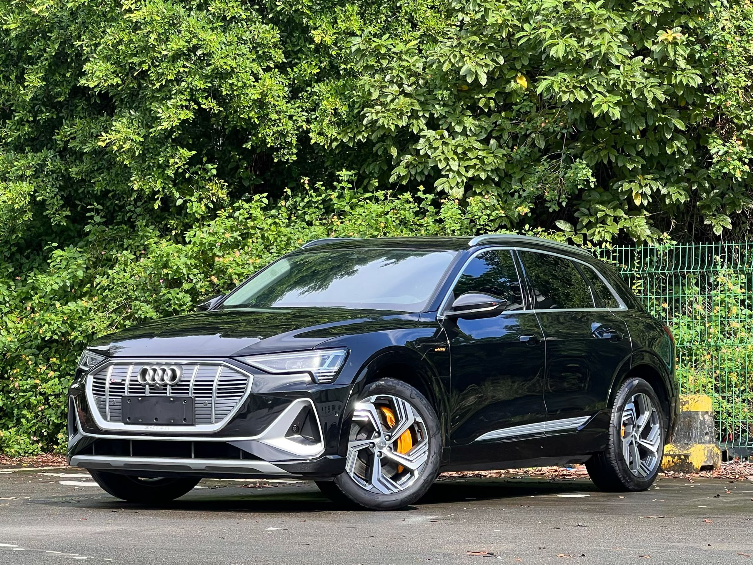 Audi e-tron 2022 car image 