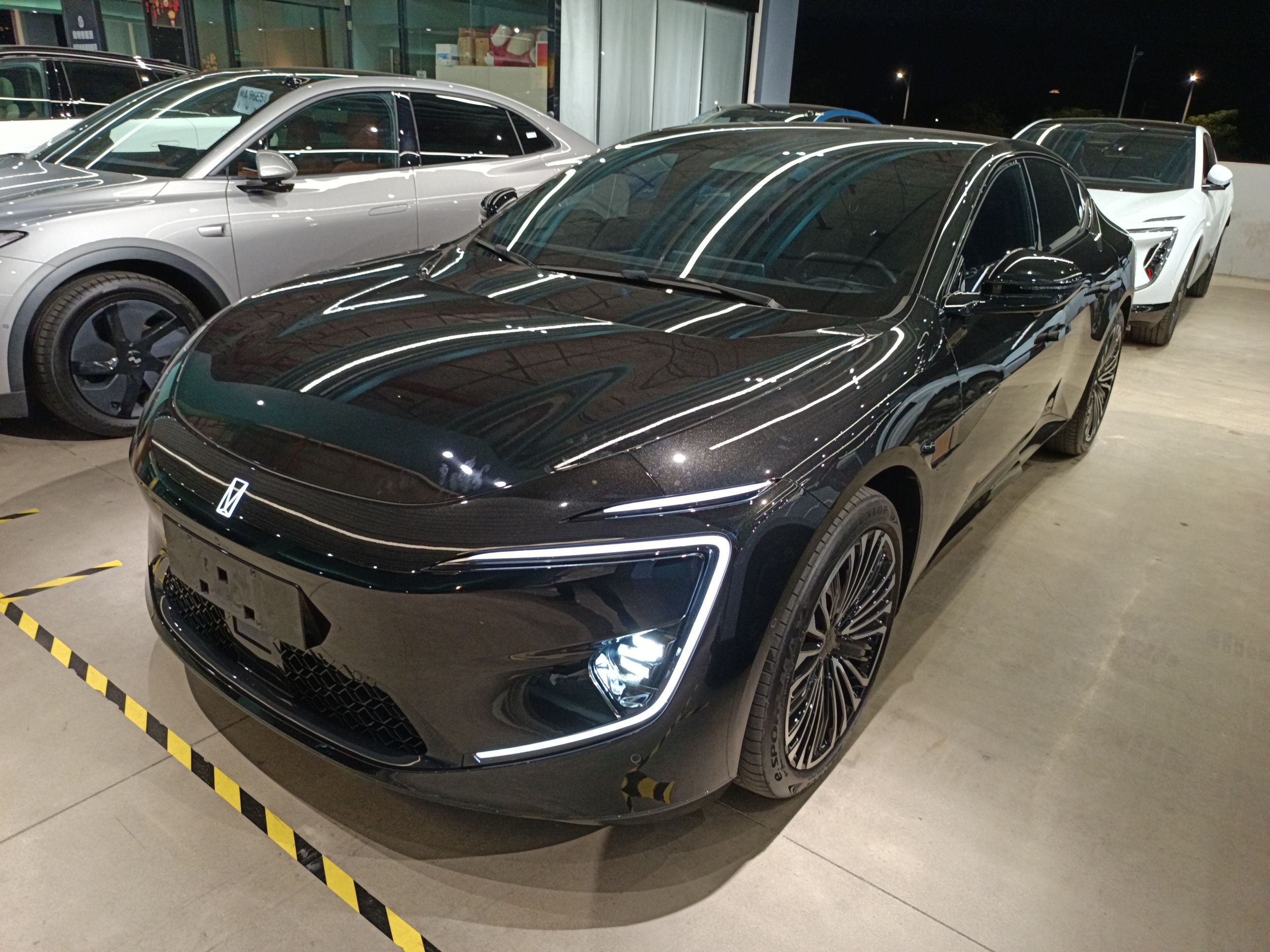 Avatr 12 2024 immagine di auto 