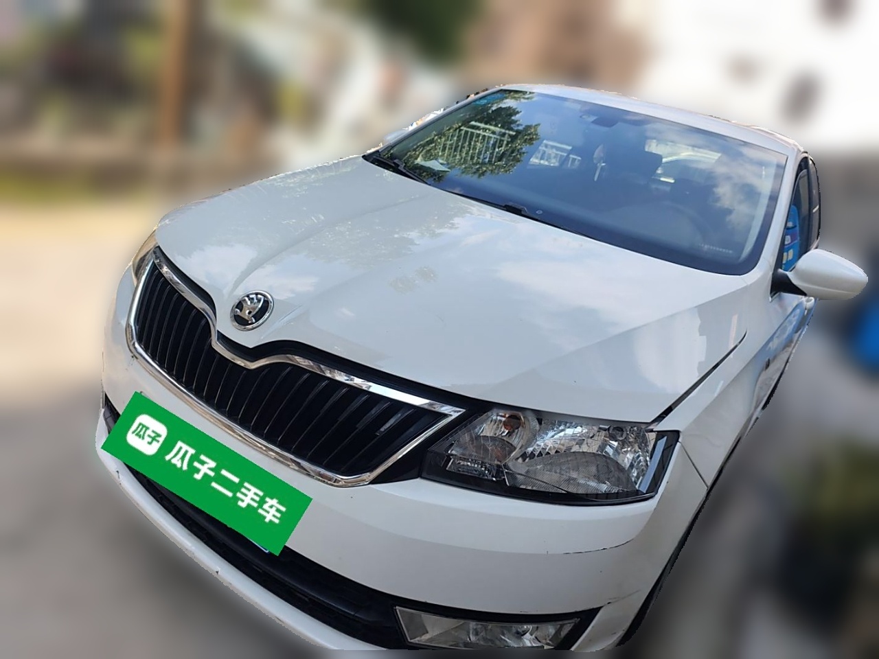 Skoda Rapid Spaceback 2016 Skoda Rapid Spaceback 2016 car image