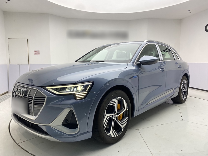 Audi e-tron car image 