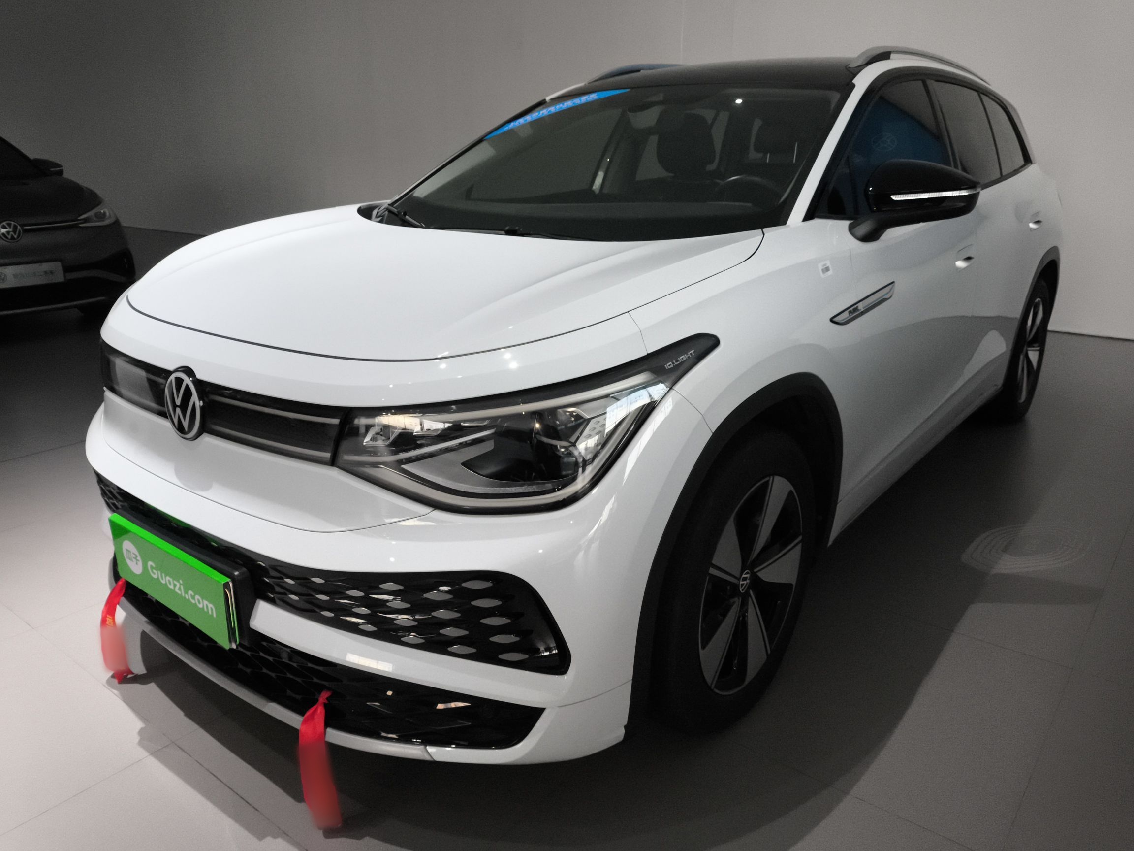 Volkswagen ID.6 X 2023 car image 