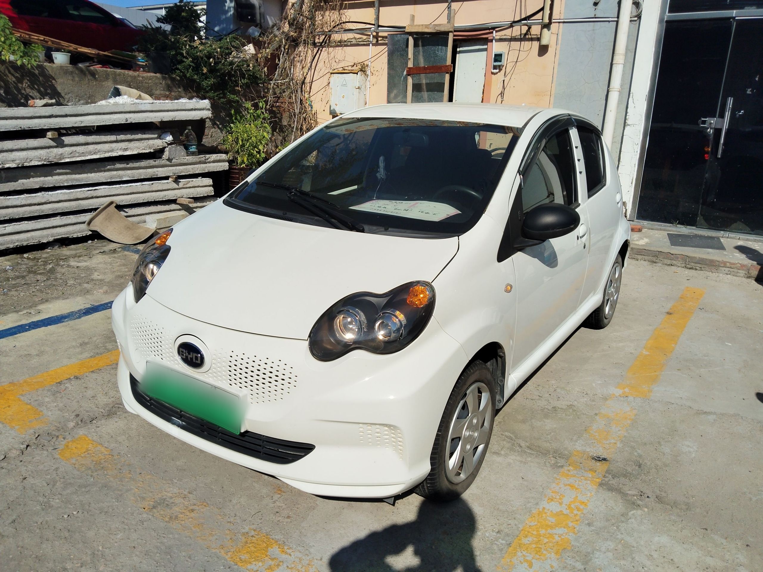 BYD e1 2021 car image 