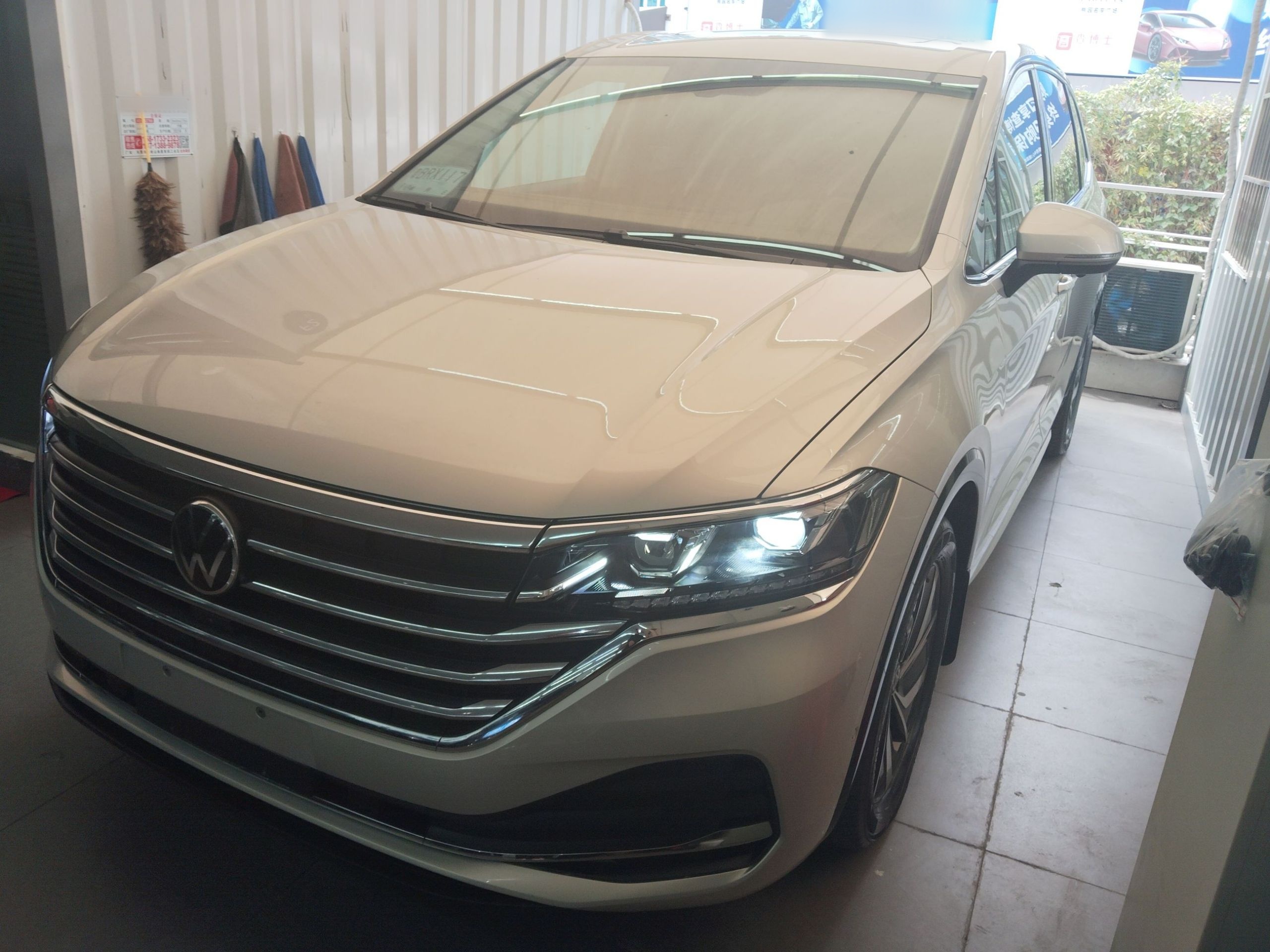 Volkswagen Viloran 2022 immagine di auto 