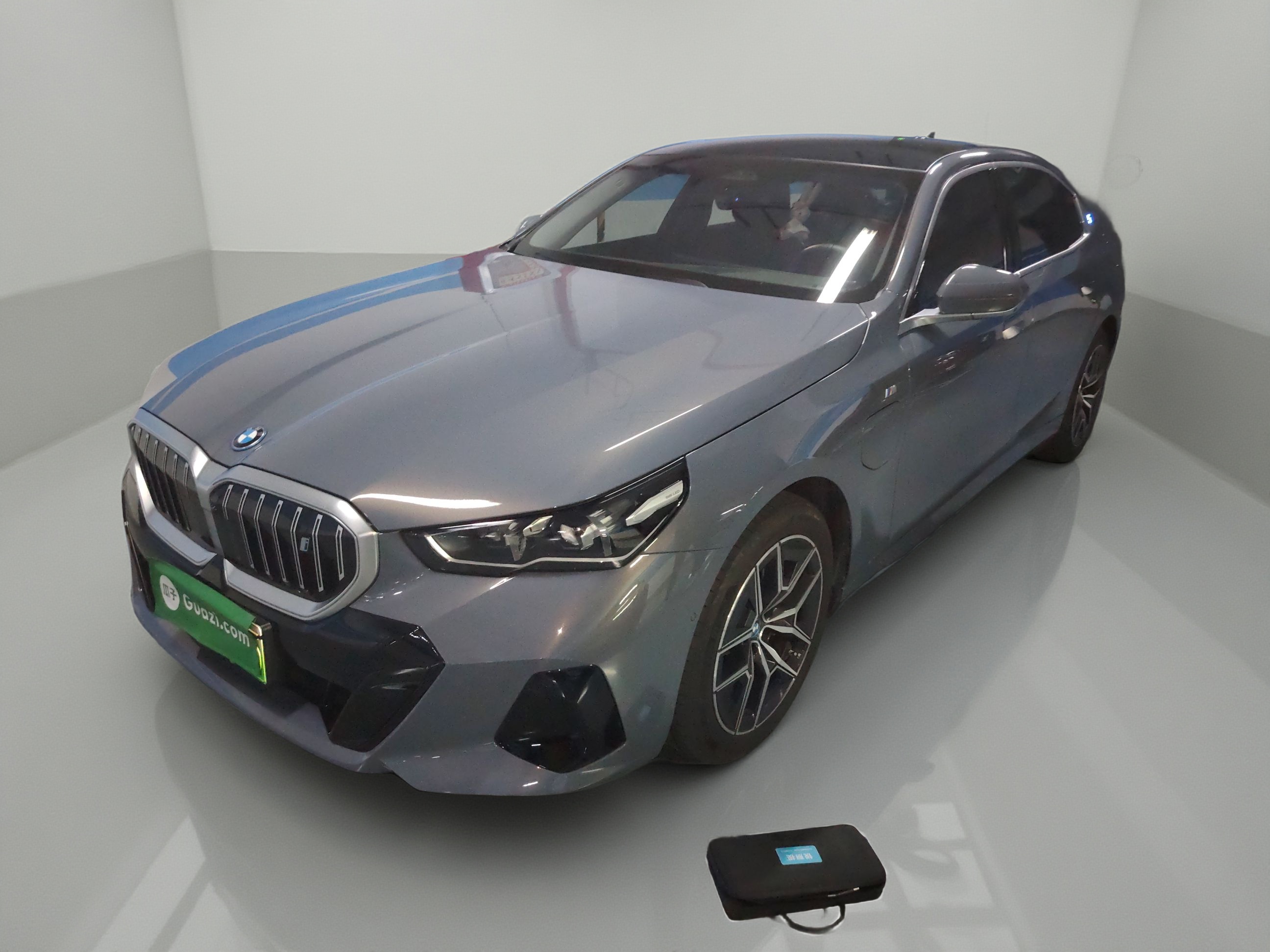 BMW i5 M60 2024 car image 