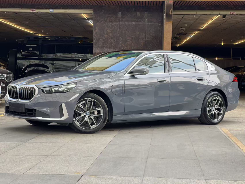 BMW i5 M60 2024 car image 