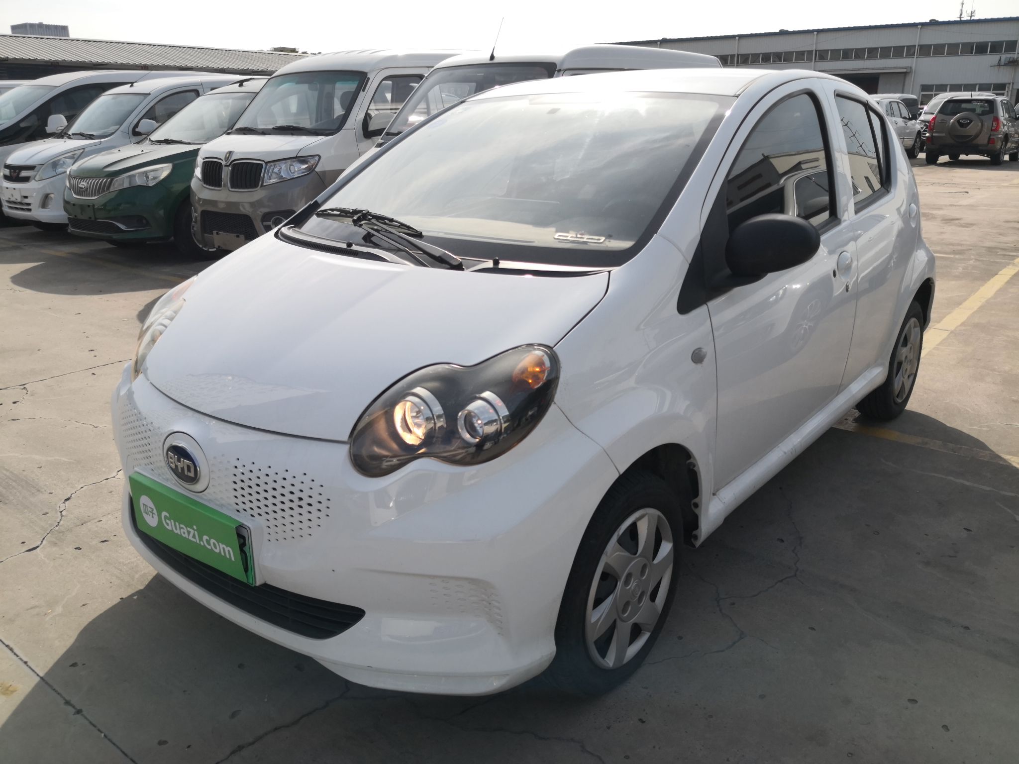 BYD e1 2019 car image 