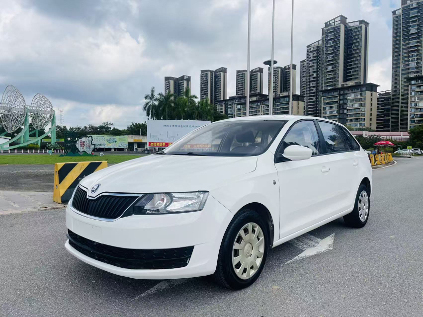 Skoda Rapid Spaceback 2016 Skoda Rapid Spaceback 2016 car image