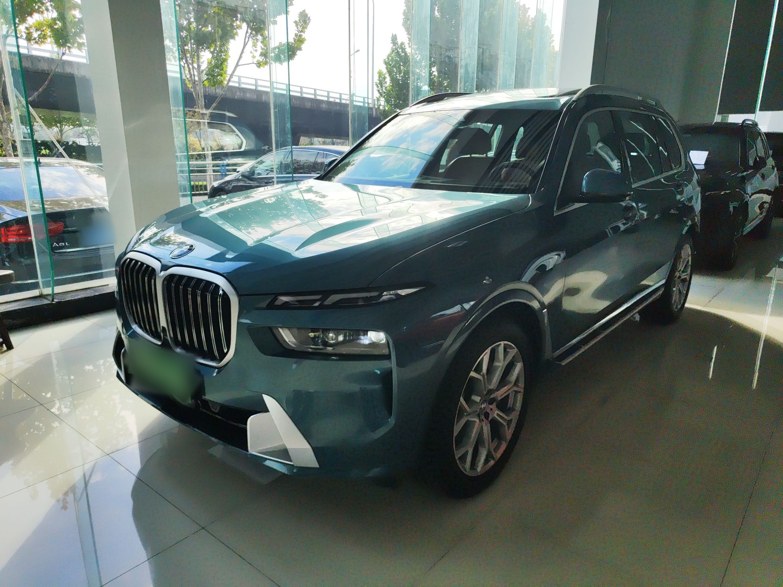 BMW X7 2023 car image 