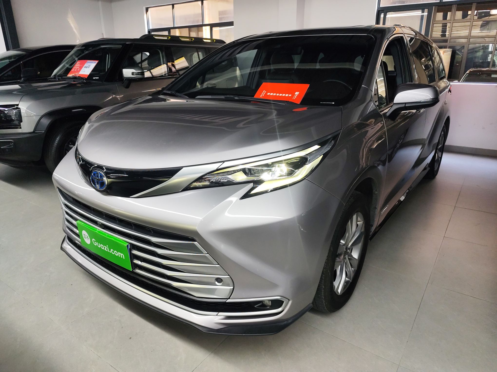 Toyota Sienna 2022 汽车图片 