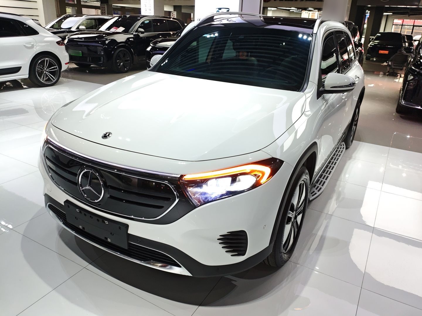 Mercedes-Benz EQB Class 2022 car image 