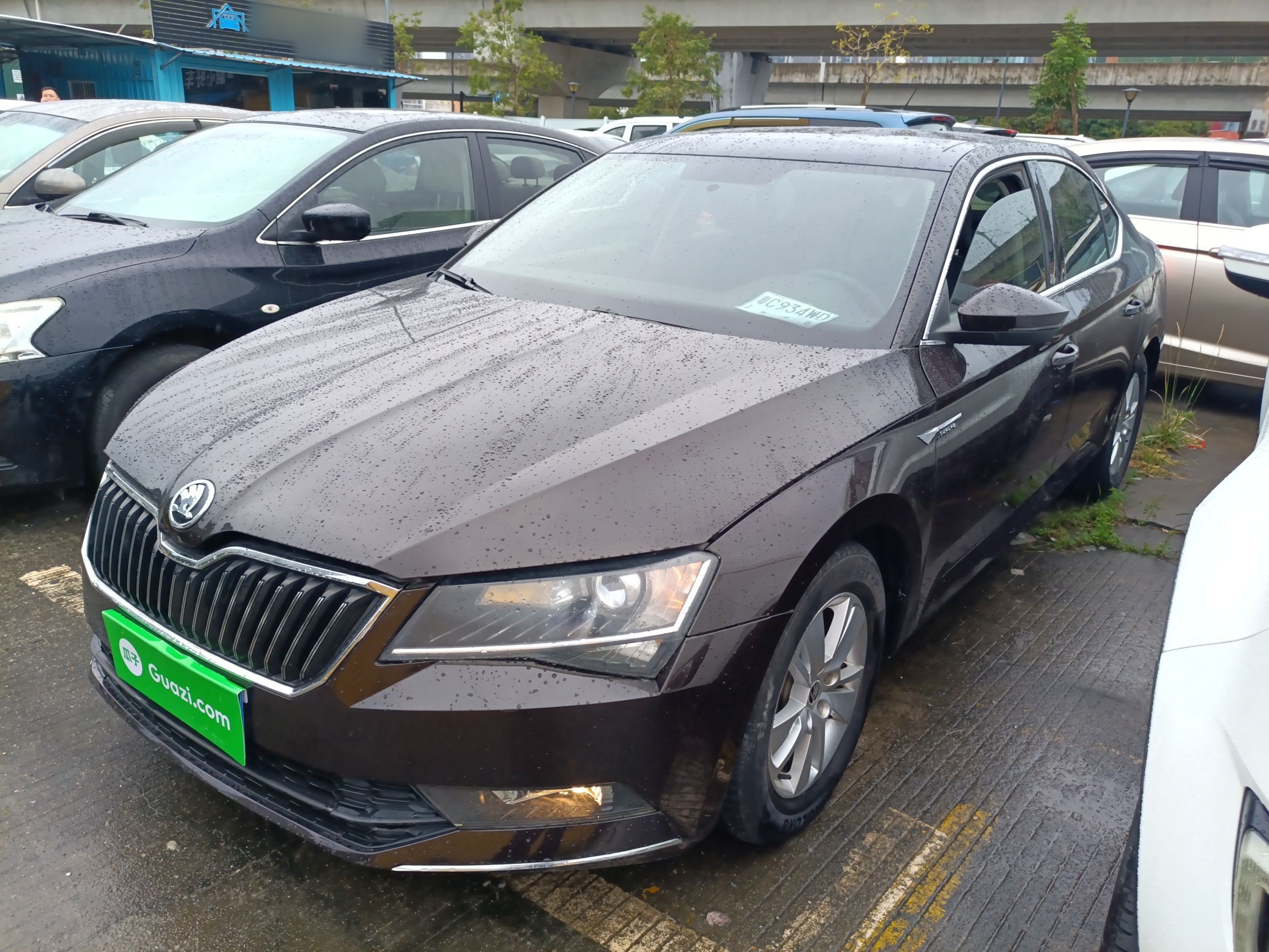 Skoda Superb 2018 car image 