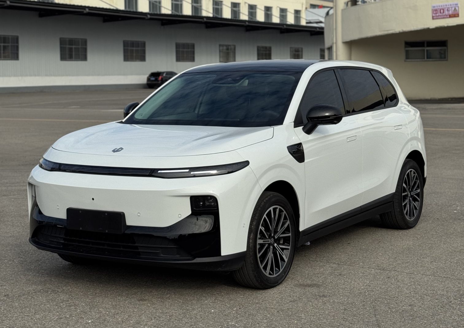 Leapmotor B10 2025 汽车图片 