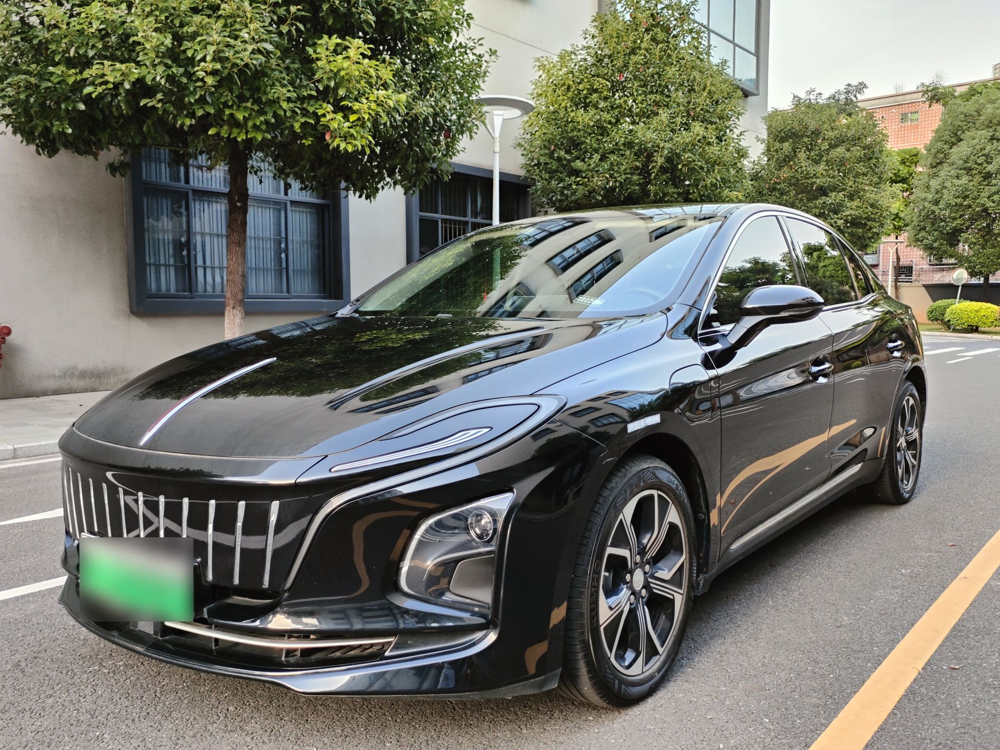 HongQi E-QM5 2024 car image 