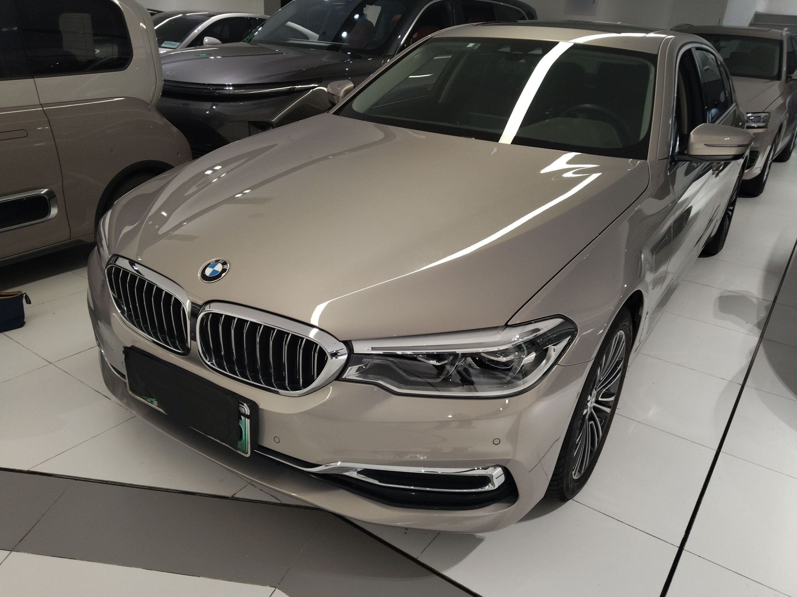 BMW M5 New Energy 2019 BMW M5 New Energy 2019 car image