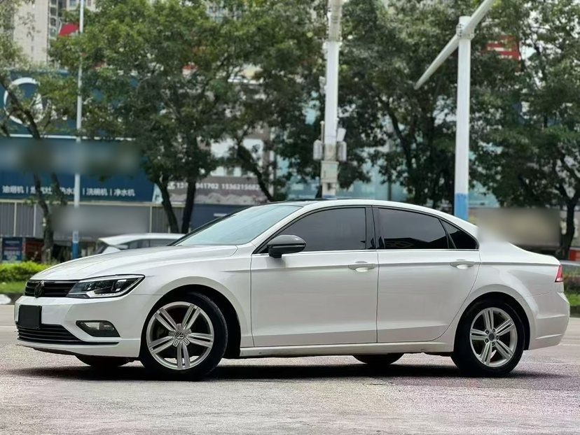 Volkswagen Lamando 2015 Volkswagen Lamando 2015 immagine di auto