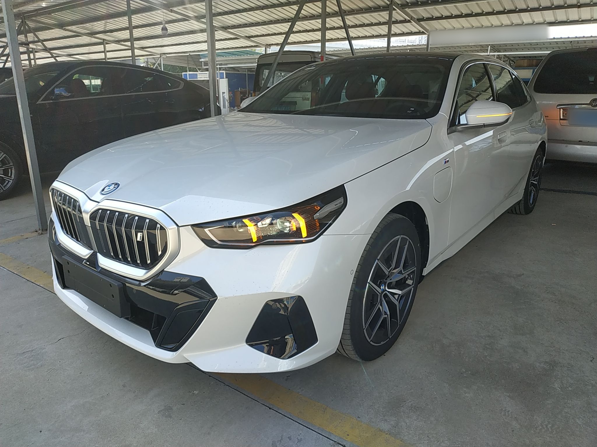 BMW i5 M60 2025 car image 