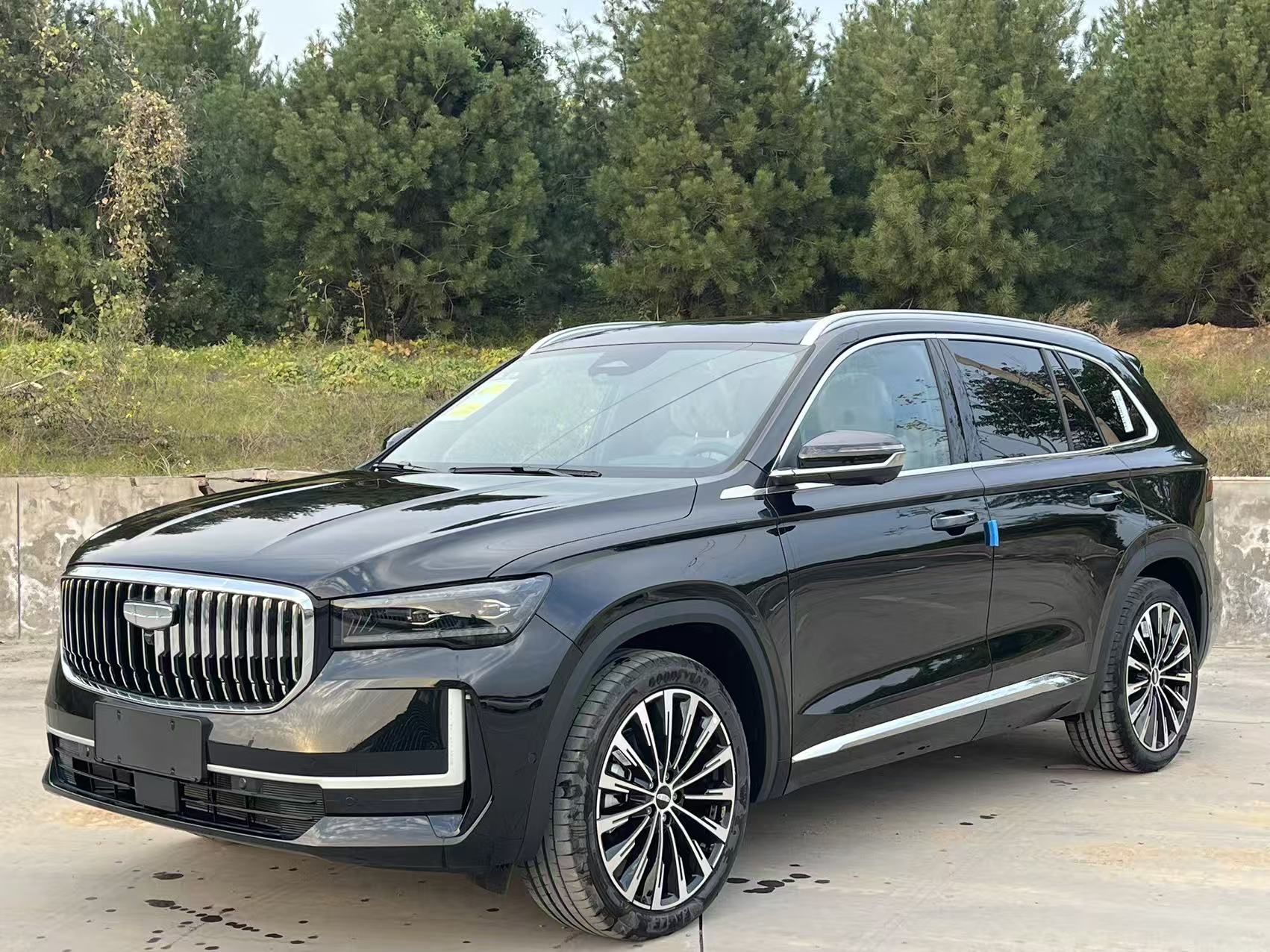 GEELY Monjaro MHEV 2025 car image 