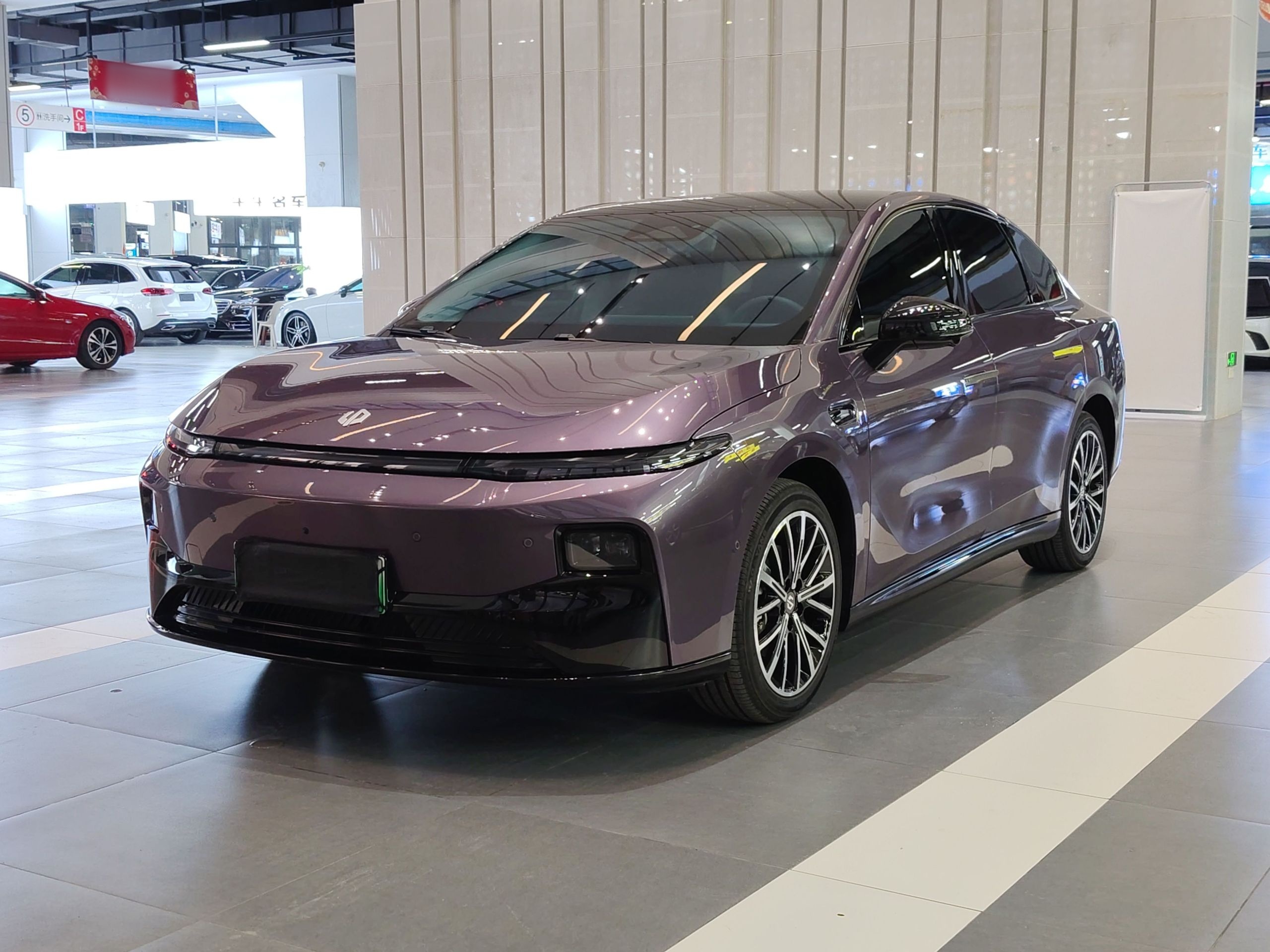 Leapmotor B01 2025 汽车图片 