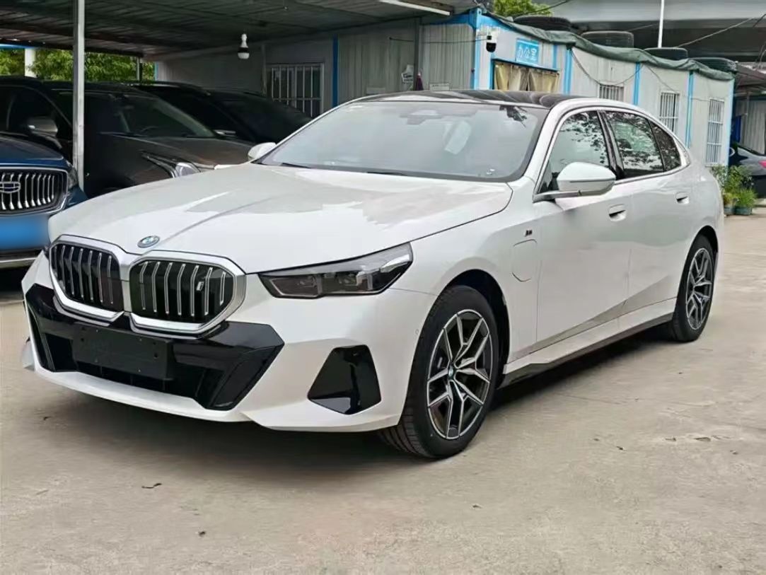 BMW i5 M60 2025 car image 