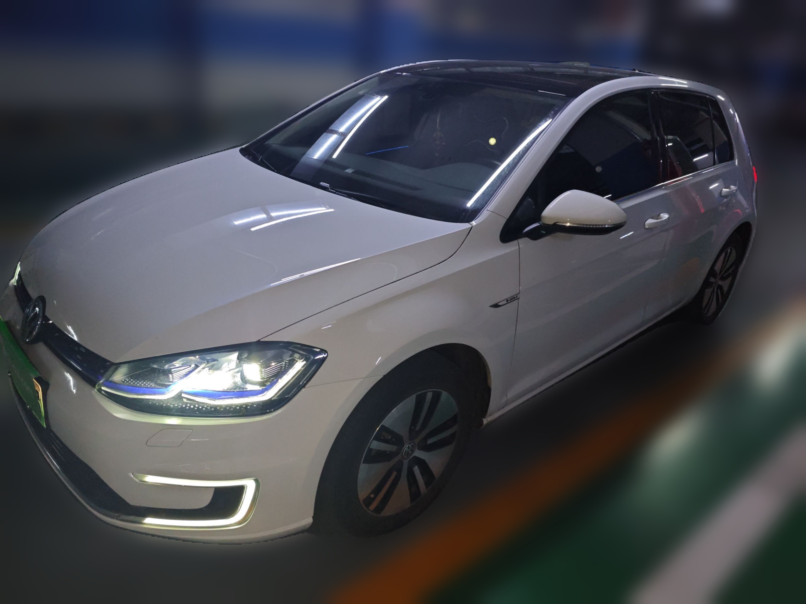 Volkswagen Golf Pure Electric 2020 Volkswagen Golf Pure Electric 2020 car image