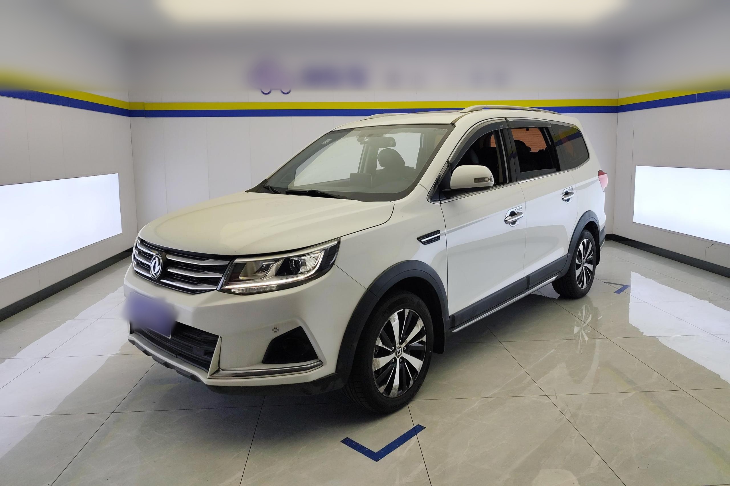 Forthing JOYEAR X6 2018 car image 