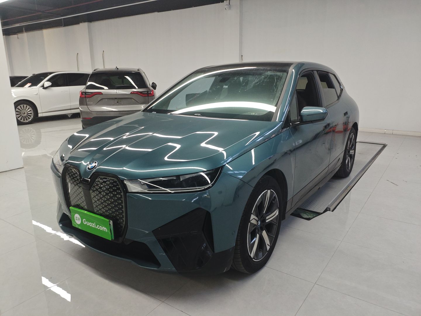 BMW iX 2023 car image 