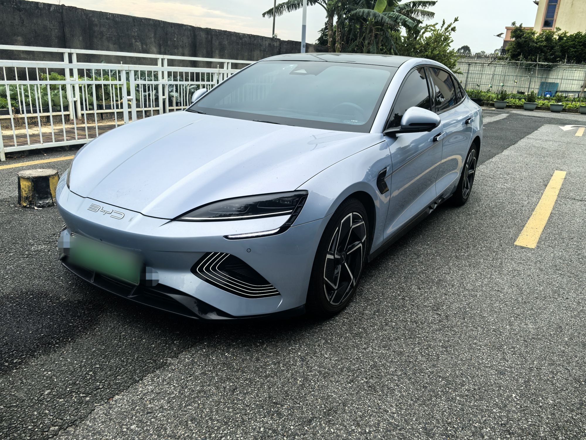 BYD Seal 2023 car image 