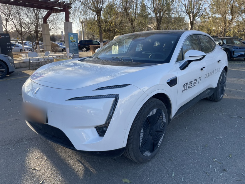 Avatr 11 2024 car image 