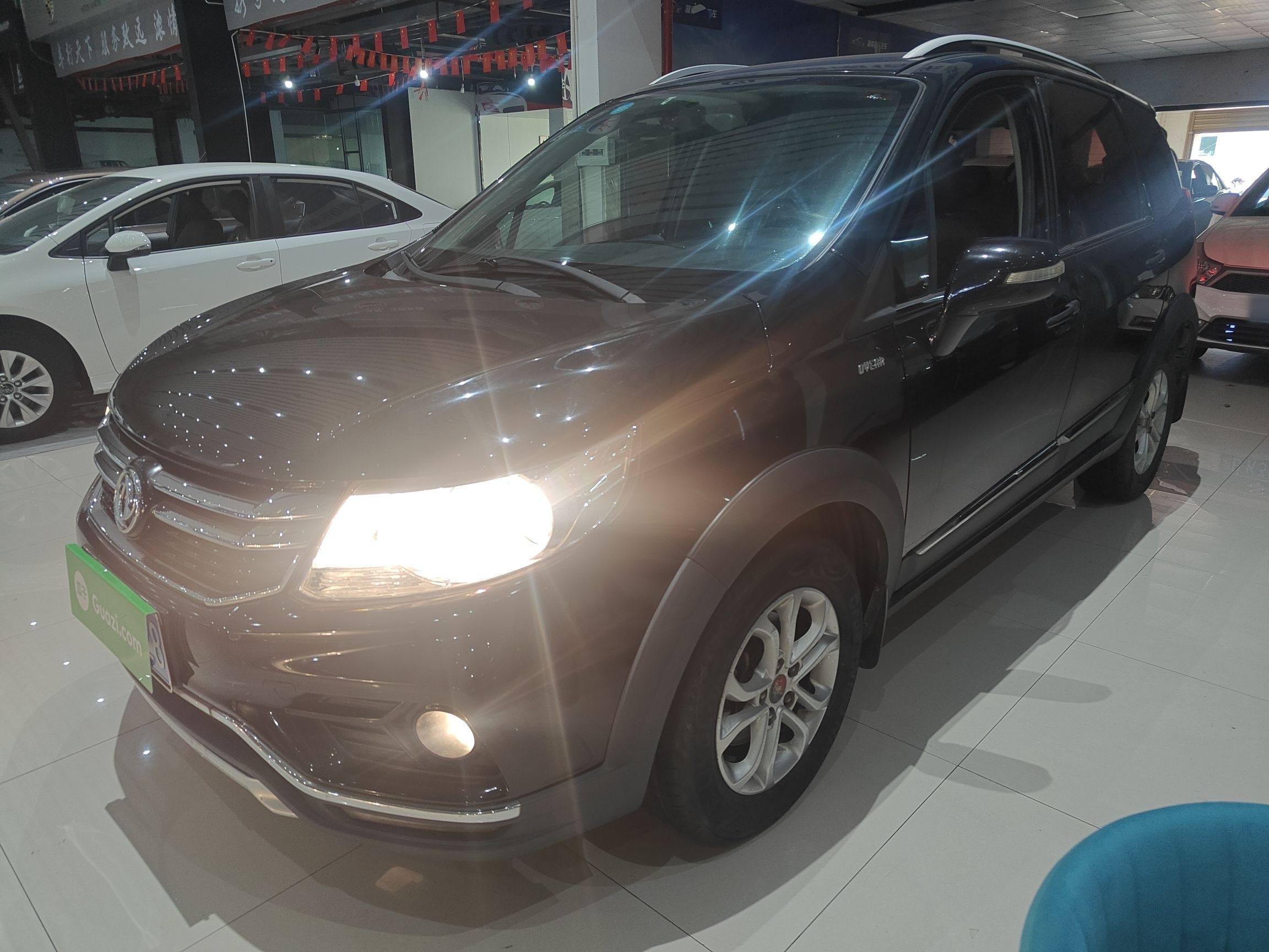 Forthing JOYEAR X3 2018 immagine di auto 