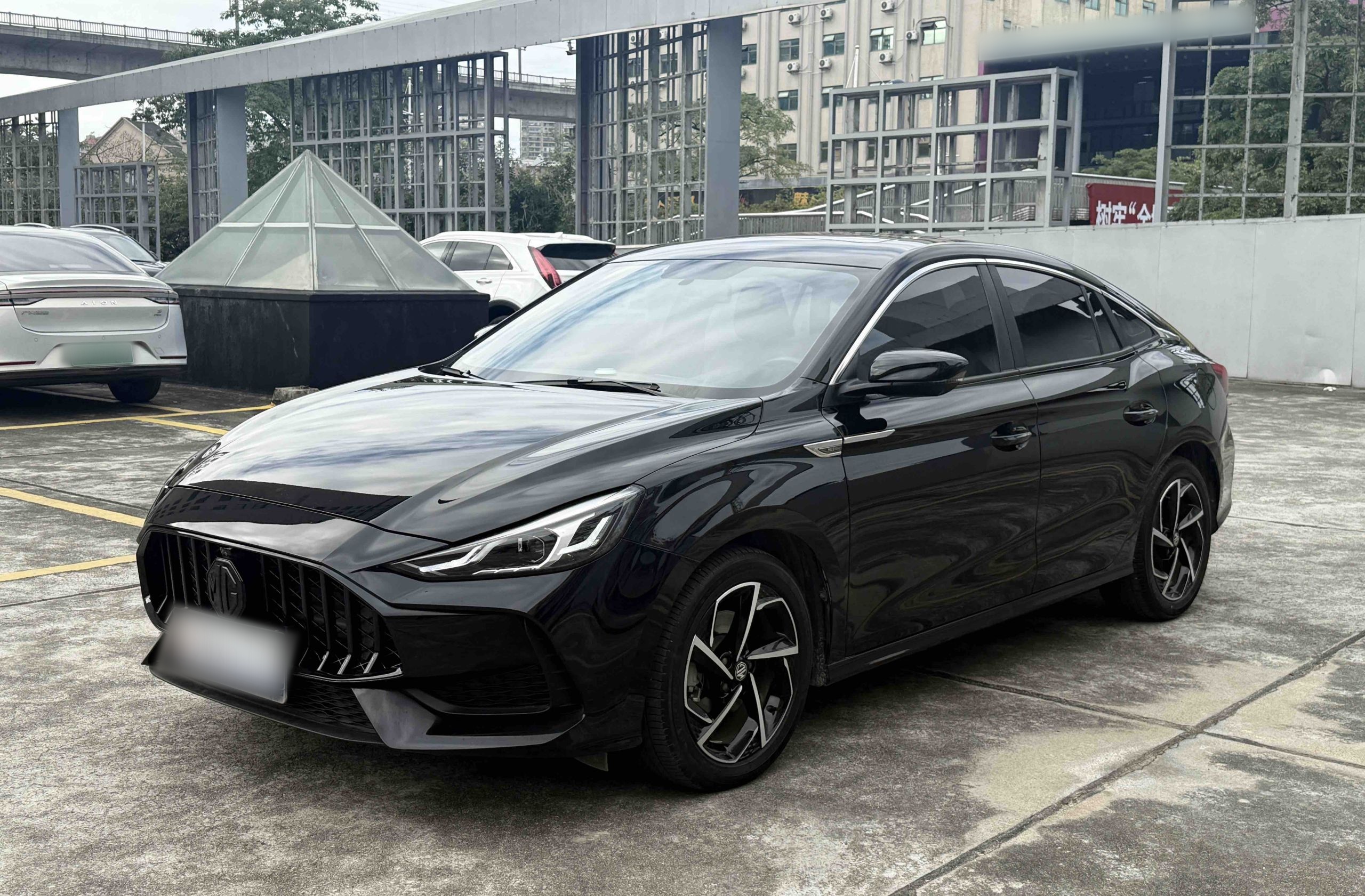 5 2021 5 2021 car image